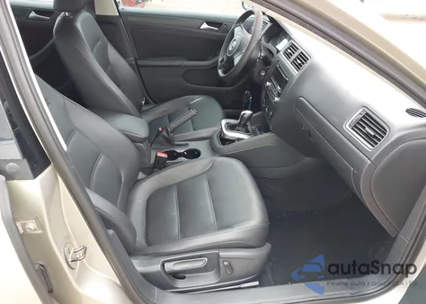 2014 Volkswagen Jetta 1.8T Se z USA, uszkodzony, nr VIN 3VWD07AJXEM216277